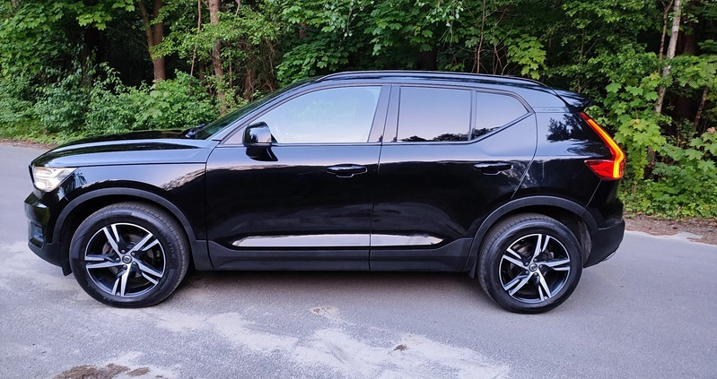 Volvo XC 40 cena 99900 przebieg: 182000, rok produkcji 2019 z Łazy małe 529